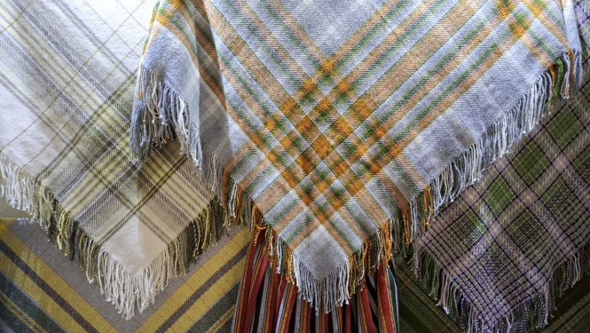 Nākotne_Lakati