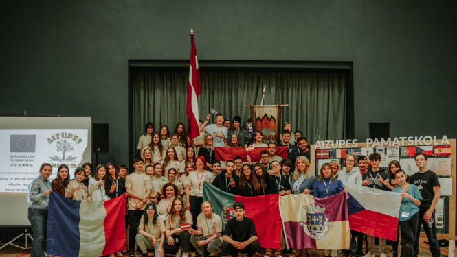 Aizupes pamatskola uzņem projekts