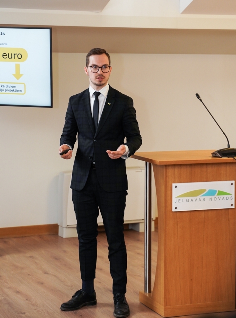 Ministrs Plešs reģionālajā darba vizītē apmeklē Jelgavas novadu