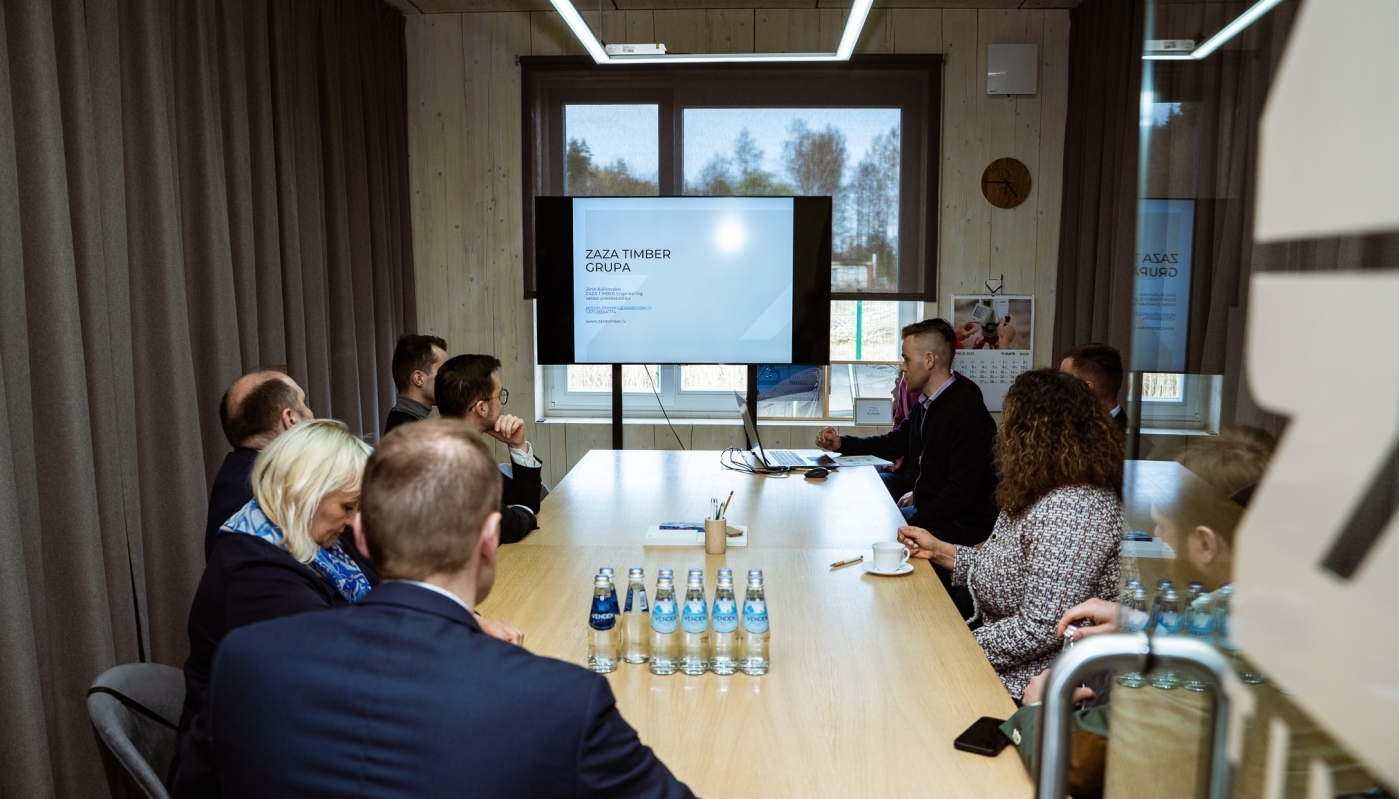 Ministrs Plešs reģionālajā darba vizītē apmeklē Jelgavas novadu