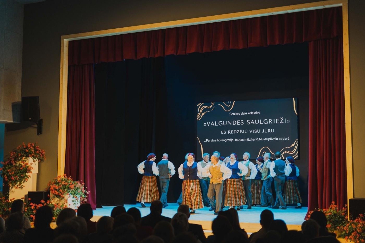 23.septembrī svinīgi atklātas Valgundes pagasta Informācijas, kultūras un sporta centra "Avoti" atjaunotās telpas.   Rekonstrukcijas laikā īstenoti jumta, ārsienu konstrukciju un cokola daļas siltināšanas darbi, kā arī veikta apkures sistēmas renovācija, paredzot sistēmas balansēšanas un regulēšanas iespējas, pārbūvēti ēkas ieejas mezgli un foajē, veikta elektroapgādes un apgaismojuma sistēmas nomaiņa un darbības uzlabošana, mehāniskās ventilācijas sistēmas modernizācija un kanalizācijas sistēmas rekonstruk