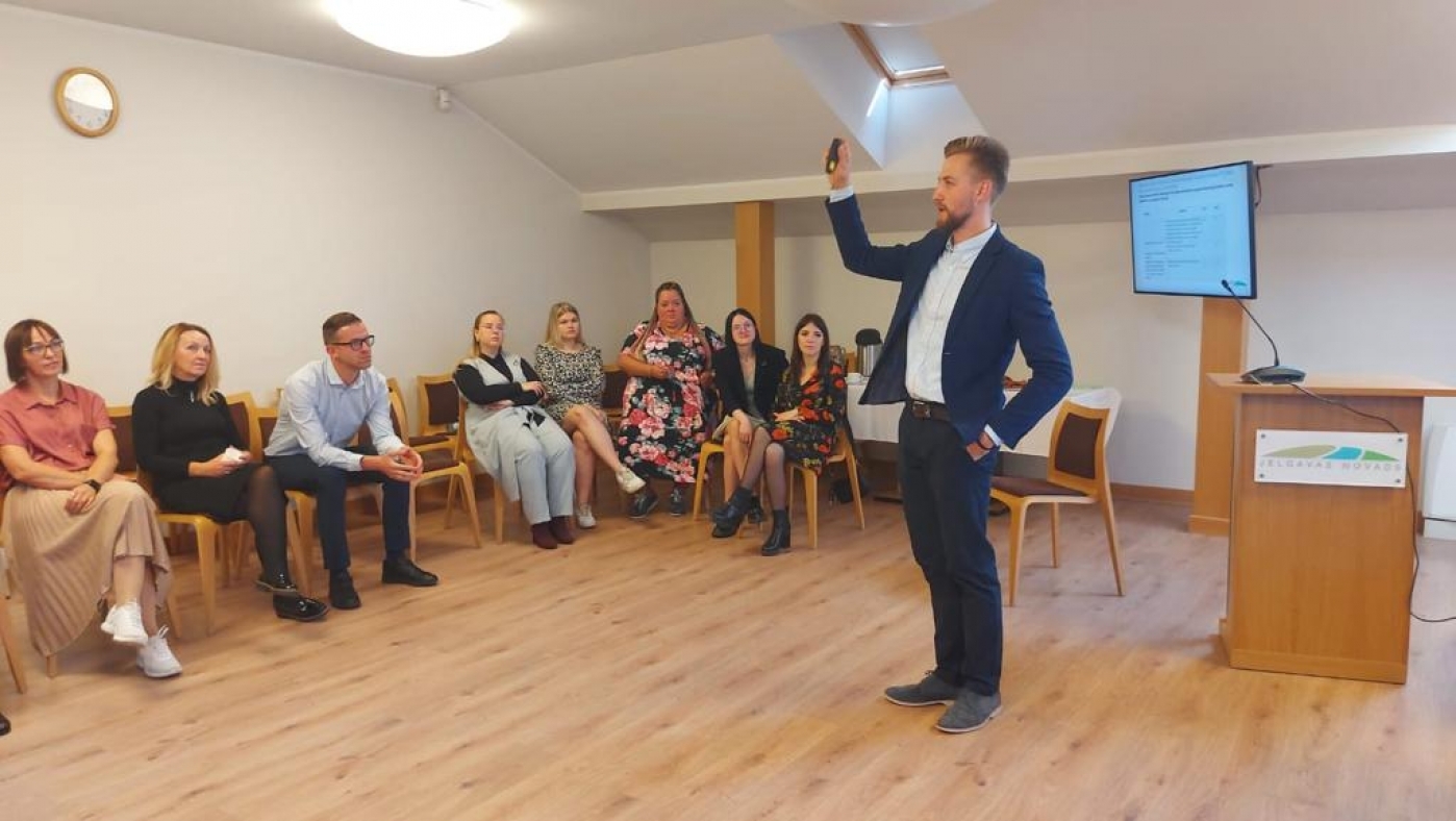 Izglītības un zinātnes ministrija kopā ar Latvijas Jaunatnes padomi 28. septembrī tikās ar Jelgavas novada pašvaldību, Jaunatnes lietu nodaļu un Izglītības pārvaldes vadītāju.