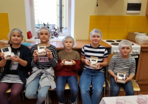 Dabas gardumu meistarklasē skolēni iepazīst dārzeņu, augļu un ogu pārstrādes nozari