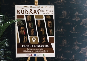 KŪDRAS SKULPTŪRAS DODAS CEĻOJOŠAJĀ IZSTĀDĒ PA JELGAVAS UN OZOLNIEKU NOVADIEM