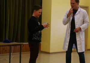 Izglītojamo individuālo kompetenču attīstības projektā Jelgavas novada skolās norisinājās pasākums “Zinātniskais teātris”