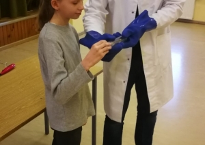 Izglītojamo individuālo kompetenču attīstības projektā Jelgavas novada skolās norisinājās pasākums “Zinātniskais teātris”