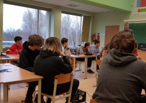 Jelgavas novada skolu audzēkņi apgūst prasmes elektronikas un mehatronikas jomā