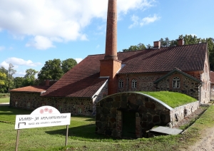 Iepazīstas ar parku uzturēšanas un apsaimniekošanas jautājumiem ainavu attīstībai un tūristu piesaistei