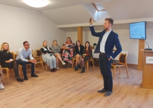 Izglītības un zinātnes ministrija kopā ar Latvijas Jaunatnes padomi 28. septembrī tikās ar Jelgavas novada pašvaldību, Jaunatnes lietu nodaļu un Izglītības pārvaldes vadītāju.
