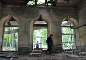 Vasaras skolā apgūst restaurācijas teorētiskās un praktiskās prasmes