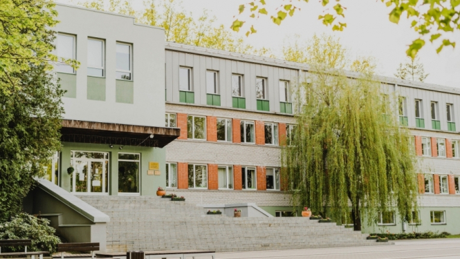 Amatā apstiprināts Ozolnieku vidusskolas direktors