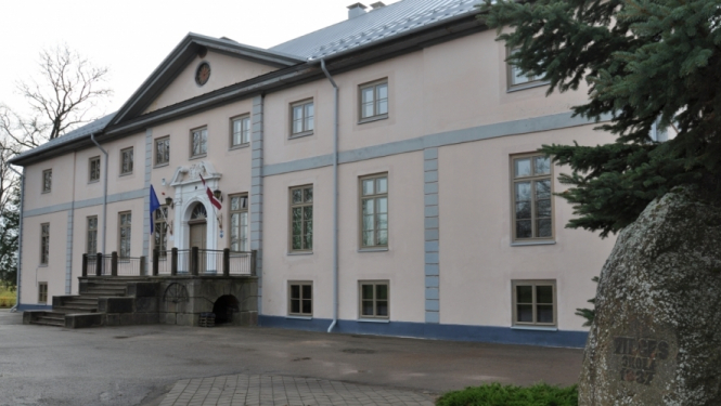 Vilces muižā noslēgušies kungu mājas telpas nr. 14 sienu krāsojuma konservācijas darbi