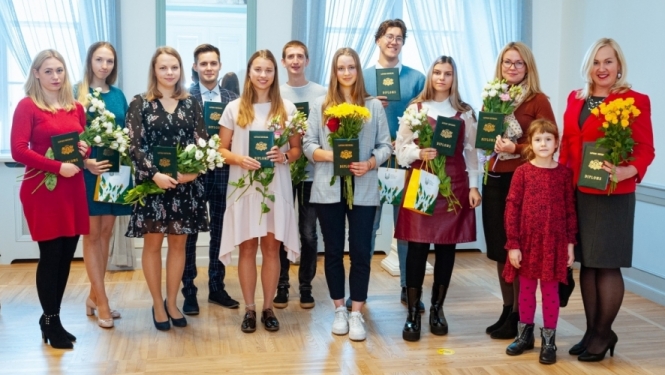 Pasniegtas LBTU Attīstības fonda stipendiju apliecības 13 izciliem studentiem