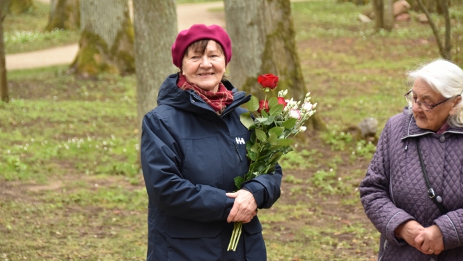 Senioru apbalvojumu pasniegšana