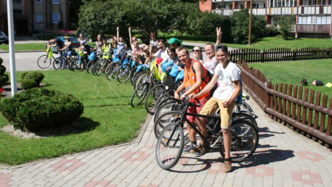 Jaunieši projekta ietvaros dodas velobraucienā „Savas vides apzināšanās”