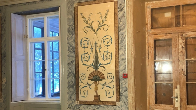 Blankenfeldes muižā restaurēti divi logi