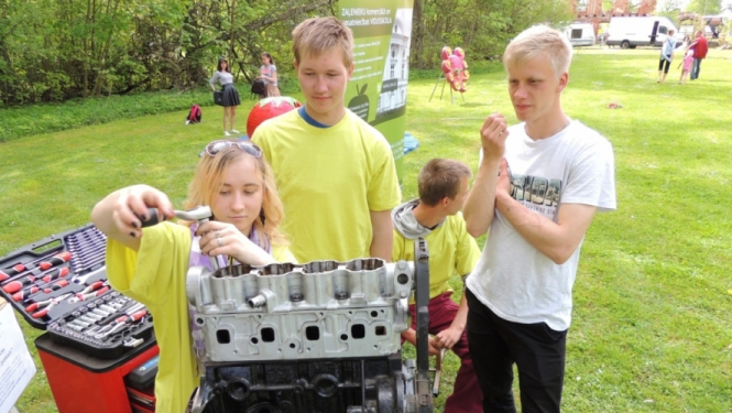 Skolēni iepazīst amatu kā dzīves pamatu