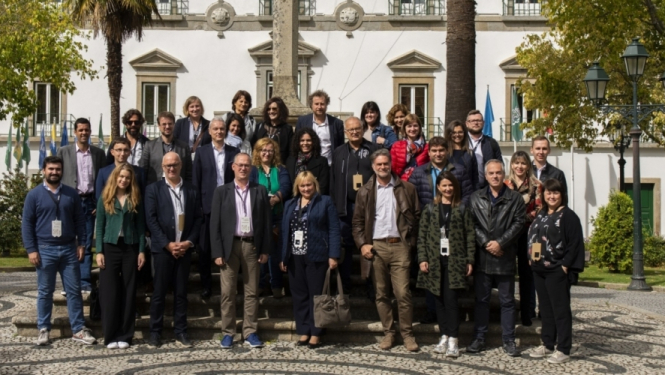 Dalībnieku grupas bilde