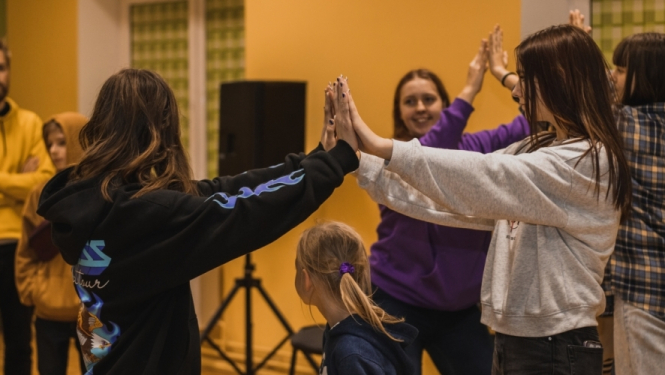 sarunu vakaru cikls AISBERGS