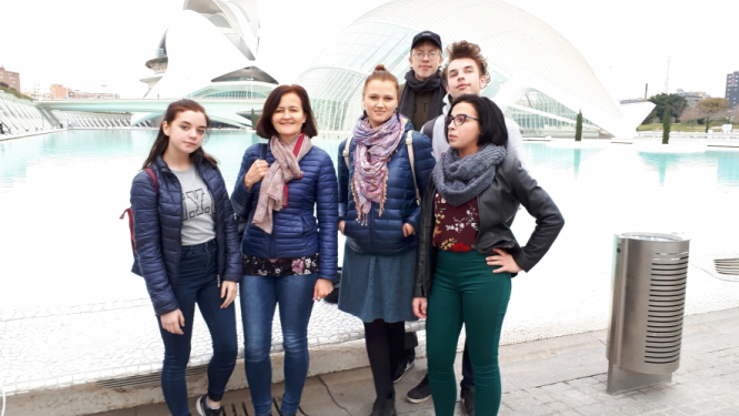 Kalnciema vidusskolas skolēni apgūst uzņēmējdarbības prasmes Spānijā