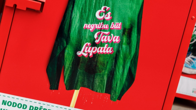 Uzstādīti trīs jauni tekstila atkritumu konteineri