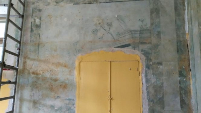 Vilces muižā rit sienu krāsojuma konservācijas darbi