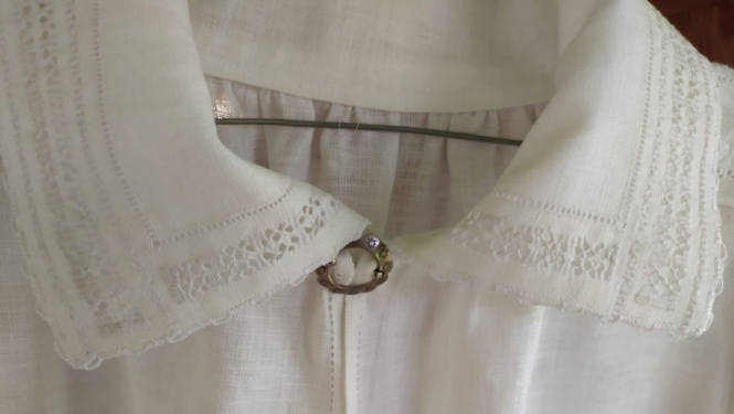 Noslēgušās praktiskās nodarbības Zemgales krekla izšūšanā un sašūšanā Vilces pagasta Amatu mājas rokdarbniecēm