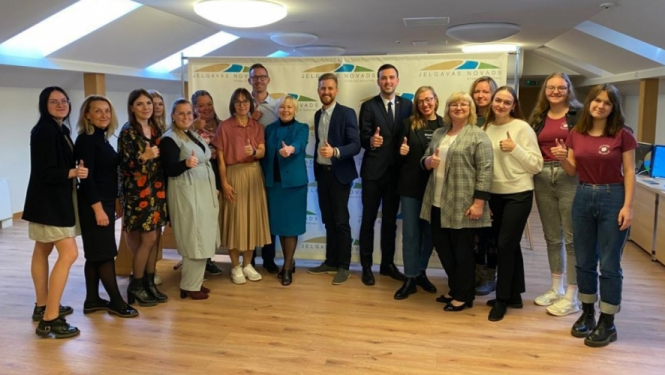 Izglītības un zinātnes ministrija kopā ar Latvijas Jaunatnes padomi 28.septembrī tikās ar Jelgavas novada pašvaldību, Jaunatnes lietu nodaļu un Izglītības pārvaldes vadītāju.