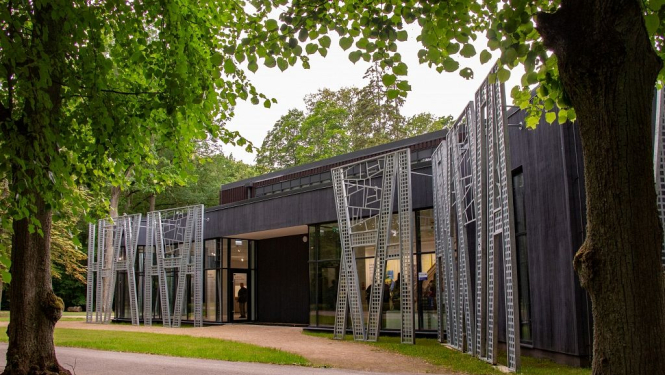 Elejas izstāžu zāle