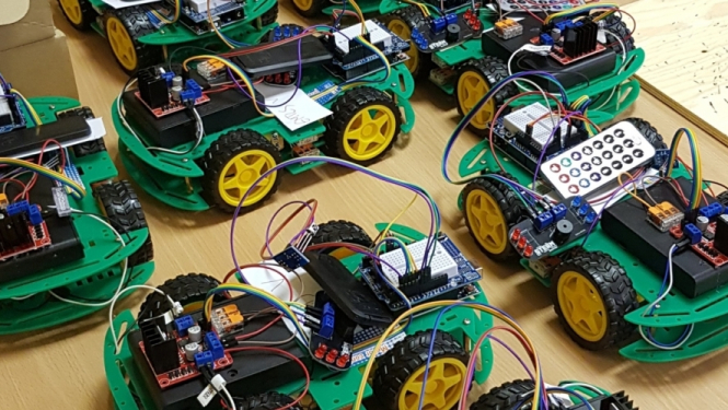 Izglītojamo individuālo kompetenču attīstības projektā Jelgavas novada skolās norisinājās pasākums “Uzbūvē savu robotu”