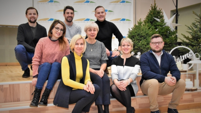 Uzlabo pieaugušo tālmācības procesu