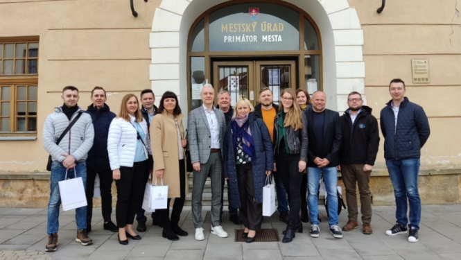 Novada un pilsētas pārstāvji iepazīstas ar viedās pārvaldības jautājumiem Kežmarokā