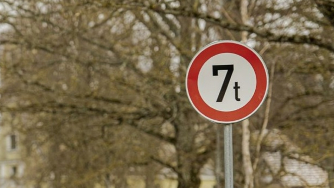 Platones pagastā ieviesti autotransporta masas ierobežojumi