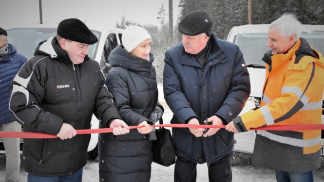 Atklāj jaunizbūvēto pašvaldības ceļu
