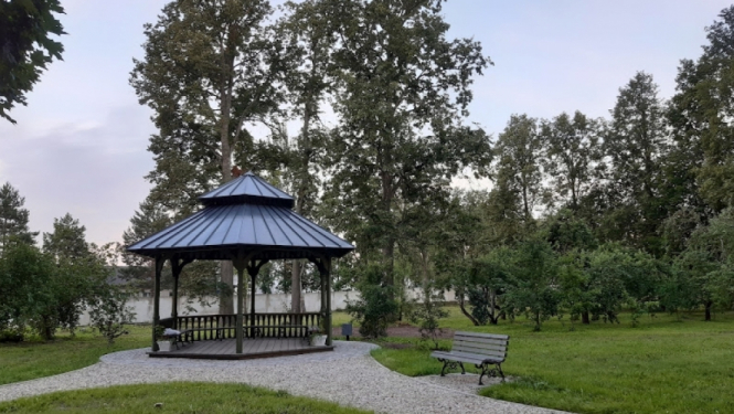 Brīvdabas konferenču telpas izbūve Svētes pils dārzā