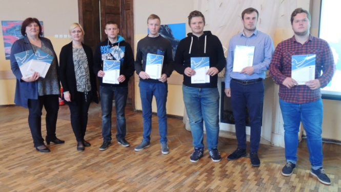 Elektrotehniķi un augkopības tehniķi prezentē praksē apgūto