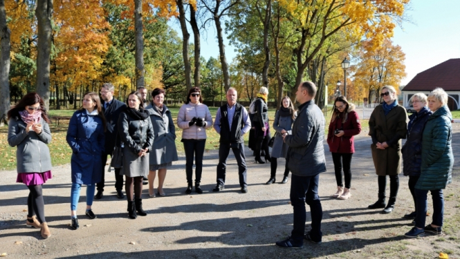 Zemgales un Ziemeļlietuvas piļu un muižu parkos attīstīs tūrismu