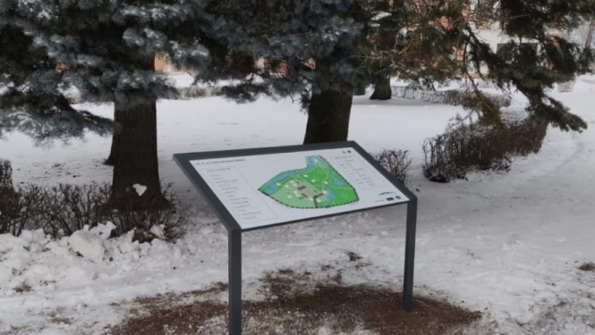 Izstrādātas un uzstādītas taktilās kartes trīs Jelgavas novada muižu parkos