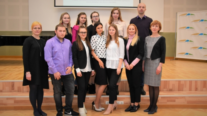 Skolēni novadā prezentējuši savus zinātniskās pētniecības darbus