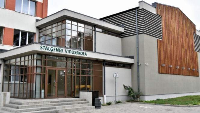 Staļģenes vidusskolas teritorijā labiekārtos pirmsskolas grupu rotaļu laukumu