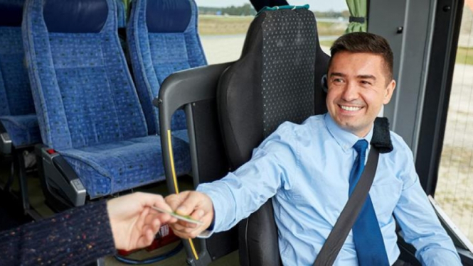 Braukšanas maksas atvieglojumu saņemšanai sabiedriskajā transportā būs nepieciešama eID karte