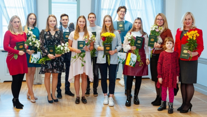 Pasniegtas LBTU Attīstības fonda stipendiju apliecības 13 izciliem studentiem