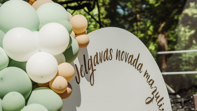 Sveic jaundzimušo novadnieku ģimenes