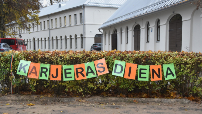 Karjeras nedēļā Jelgavas novada skolēni izzina nākotnes profesijas