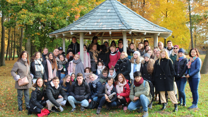 Dalībnieku grupas bilde