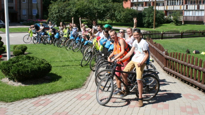 Jaunieši projekta ietvaros dodas velobraucienā „Savas vides apzināšanās”
