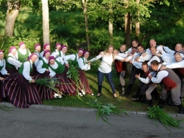 Jaunsvirlaukas pagasta vidējās paaudzes deju kolektīvs "Svirlauka"