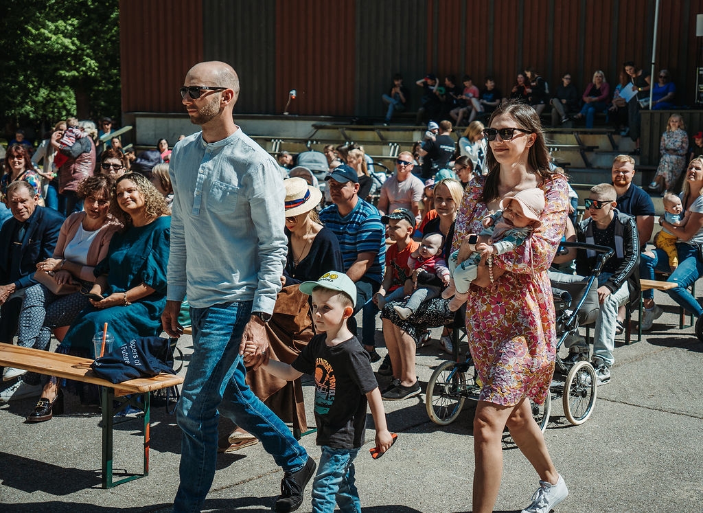 Sveic jaundzimušo novadnieku ģimenes