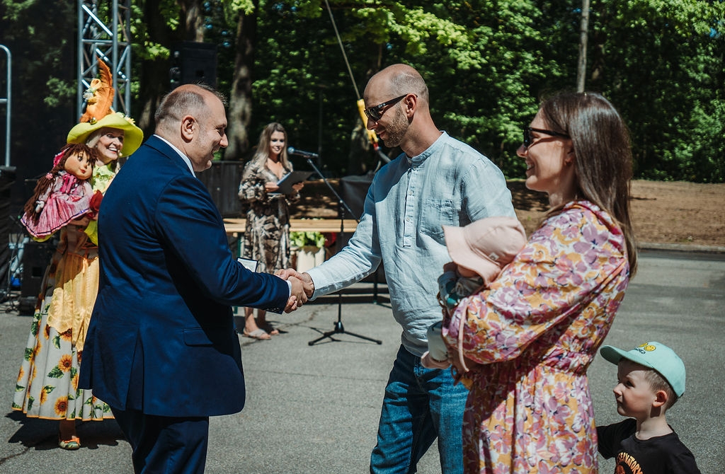 Sveic jaundzimušo novadnieku ģimenes