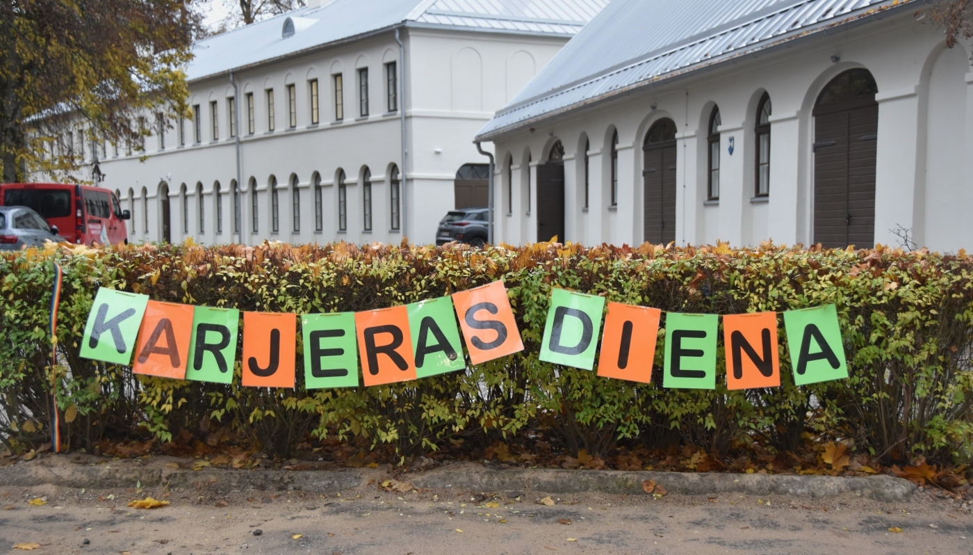 Karjeras nedēļā Jelgavas novada skolēni izzina nākotnes profesijas